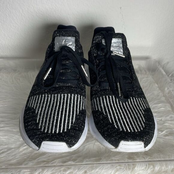 Adidas Women's Swift Run Sneaker | Black/Silver Metallic | size 8.5 - Picture 3 of 10